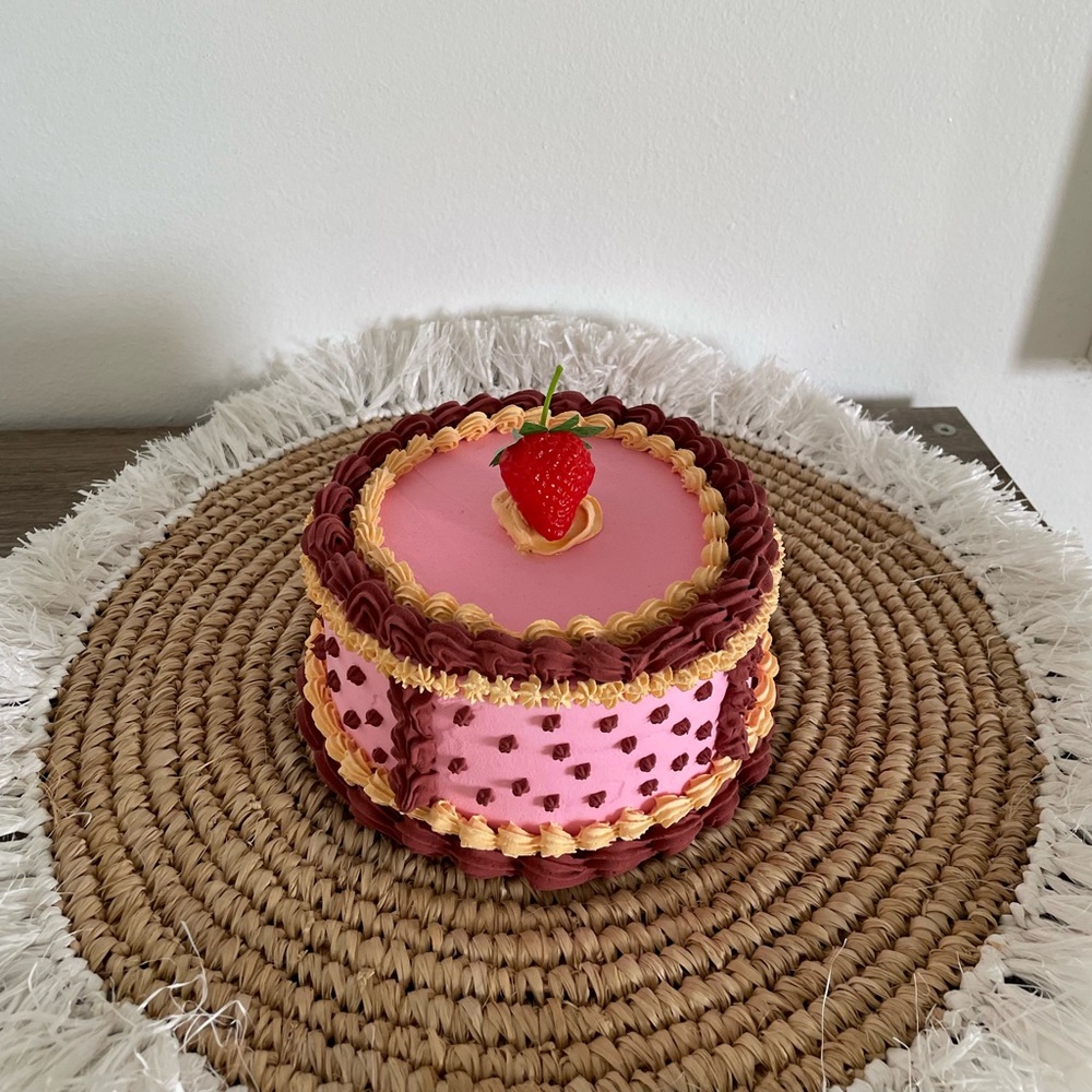 Faux Vintage Cake